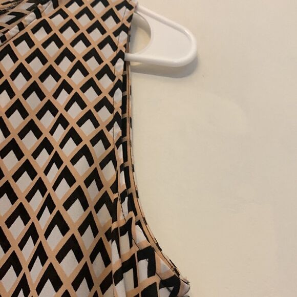 Who What Wear tan black sleeveless blouse with frayed edges Size M Length 26” - Picture 5 of 8